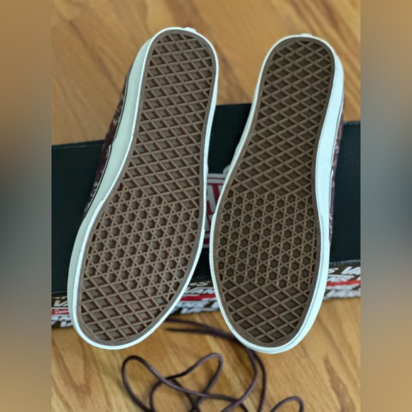 NWOT VANS AUTHENTIC (TRIBE RUG) RED CLAY MENS SIZE 10 - Picture 7 of 10